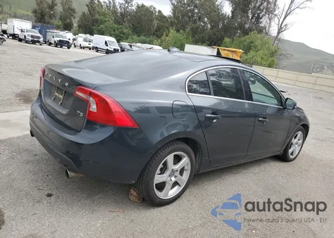 2013 Volvo S60 T5 z USA, uszkodzony, nr VIN YV1612FS1D1216915